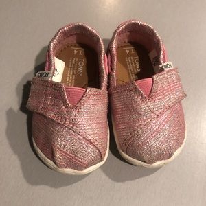 Pink metallic Toms